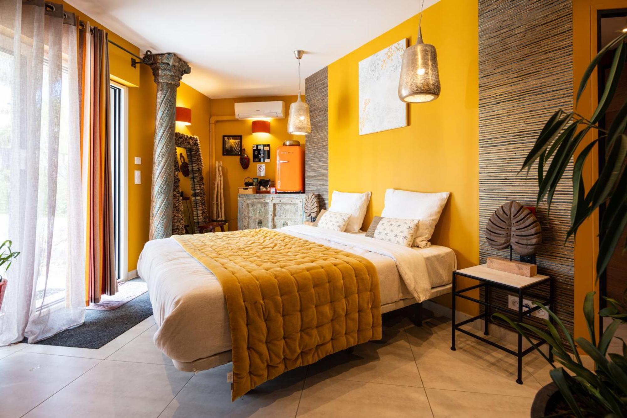Escapades Lointaines Bed & Breakfast Perpignan Bagian luar foto