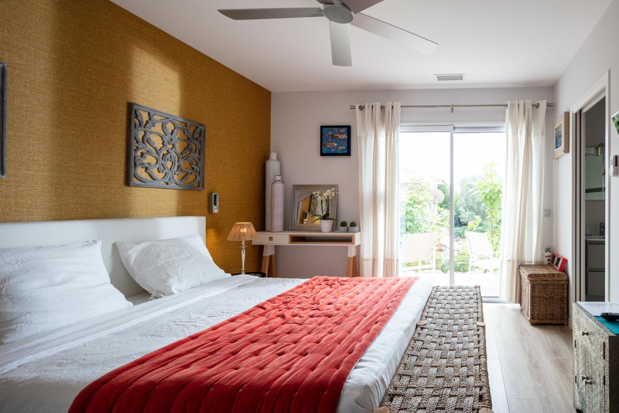 Escapades Lointaines Bed & Breakfast Perpignan Bagian luar foto
