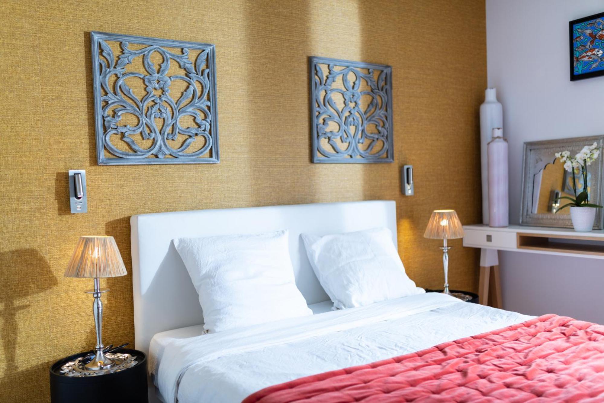 Escapades Lointaines Bed & Breakfast Perpignan Bagian luar foto