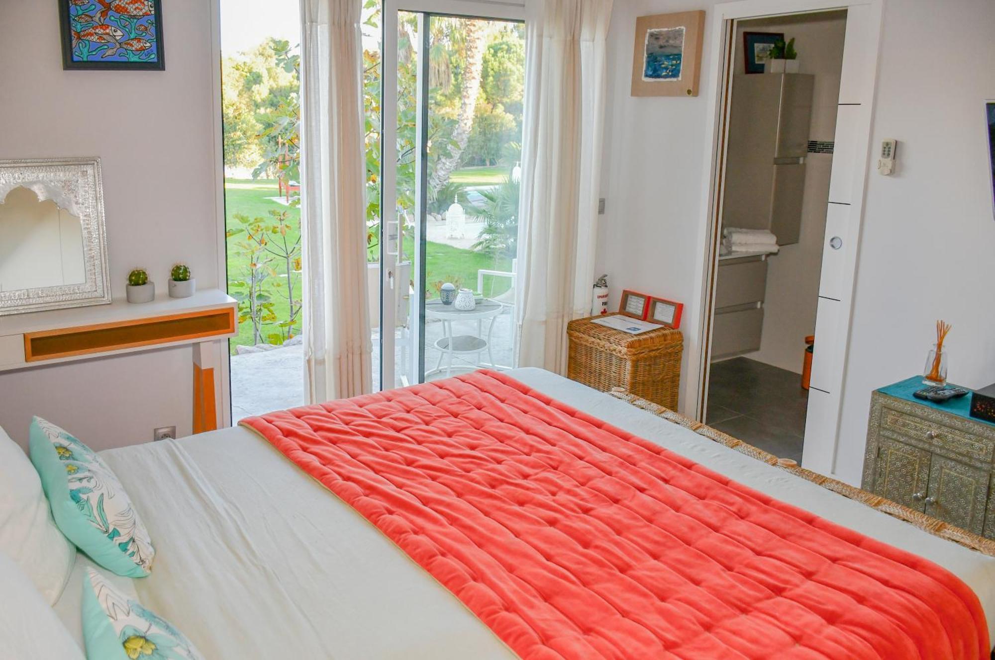 Escapades Lointaines Bed & Breakfast Perpignan Bagian luar foto